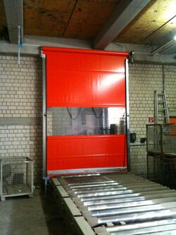 Schnelllauftor in der Fördertechnik