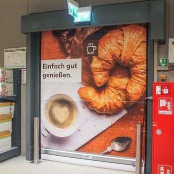 Fluchtwegtor mit bedrucktem Behang - HaWe Speed